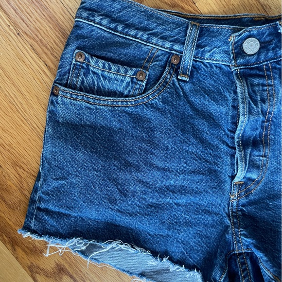 LEVI’s 501® ORIGINAL HIGH RISE WOMEN'S SHORTS size 26 - Picture 1 of 5